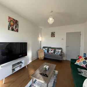 Holiday home New Peaceful Luxury With Free Parkingwifi, Sheffield