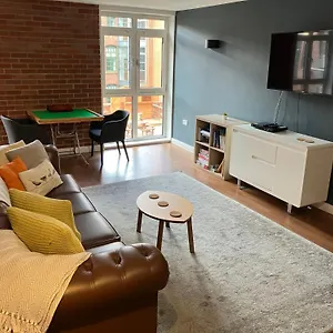 Apartment Corner House In, Sheffield
